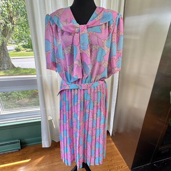 Vintage 80s dress, pink, peach, blue, leaves print, sailor collar, pleated skirt - Picture 1 of 10